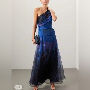 Rene Ruiz Collection
Blue Organza Gown size 6